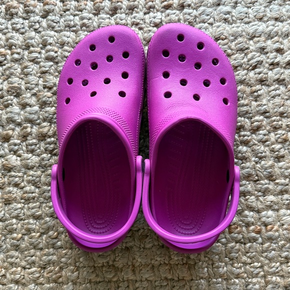 CROCS Women’s Magenta Sandals - Picture 2 of 5